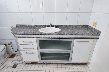 Casa de condomínio à venda com 350m², 3 quartos e 2 vagasBanheiro da Suíte