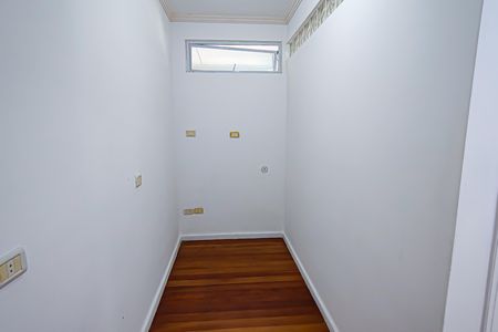 Casa de condomínio à venda com 350m², 3 quartos e 2 vagasEscritório