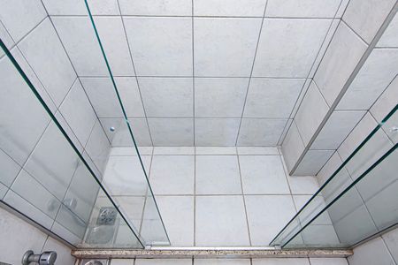 Casa de condomínio à venda com 350m², 3 quartos e 2 vagasBanheiro Social 2