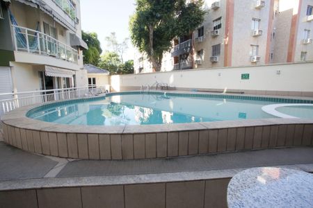 Apartamento à venda com 74m², 3 quartos e sem vagaÁrea comum - Piscina