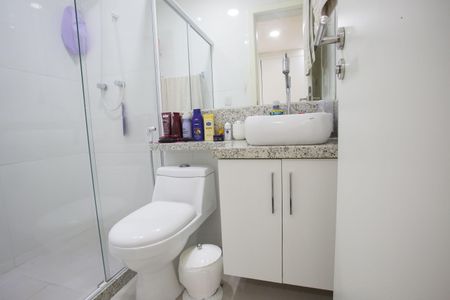 Apartamento à venda com 74m², 3 quartos e sem vagaBanheiro da Suíte