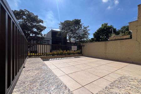 Casa à venda com 170m², 3 quartos e 2 vagas Casa à venda com 170m², 3 quartos e 2 vagasTerraço