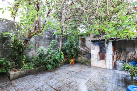 Casa à venda com 500m², 3 quartos e 4 vagas Casa à venda com 500m², 3 quartos e 4 vagasQuintal