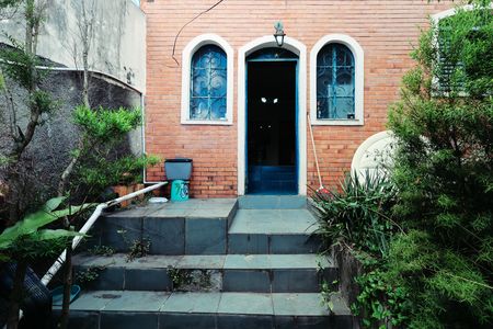 Casa à venda com 500m², 3 quartos e 4 vagas Casa à venda com 500m², 3 quartos e 4 vagasFachada