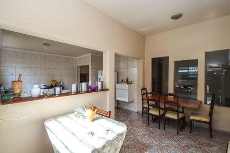 Casa à venda com 500m², 3 quartos e 4 vagas Casa à venda com 500m², 3 quartos e 4 vagasCozinha