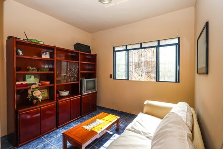 Casa à venda com 500m², 3 quartos e 4 vagas Casa à venda com 500m², 3 quartos e 4 vagasSala