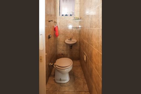 Casa à venda com 500m², 3 quartos e 4 vagas Casa à venda com 500m², 3 quartos e 4 vagasLavabo