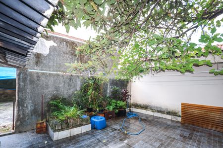 Casa à venda com 500m², 3 quartos e 4 vagas Casa à venda com 500m², 3 quartos e 4 vagasQuintal