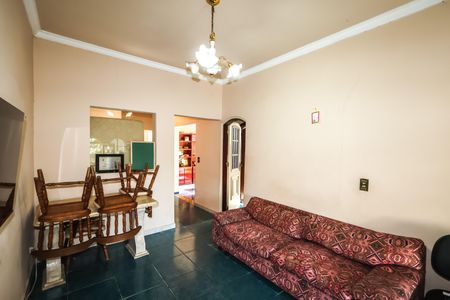 Casa à venda com 500m², 3 quartos e 4 vagas Casa à venda com 500m², 3 quartos e 4 vagasSaleta