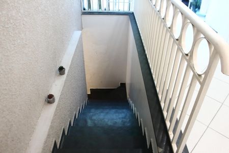 Casa à venda com 242m², 3 quartos e 3 vagasEscada Garagem