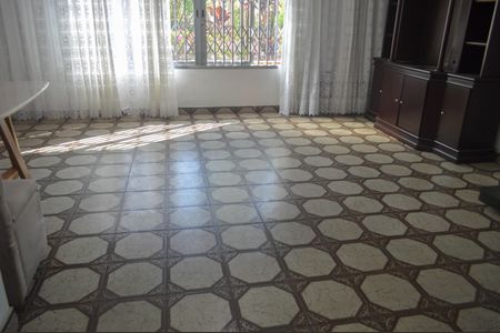 Casa à venda com 360m², 3 quartos e 5 vagasSala