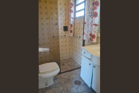 Casa à venda com 360m², 3 quartos e 5 vagasBanheiro do Quarto 1