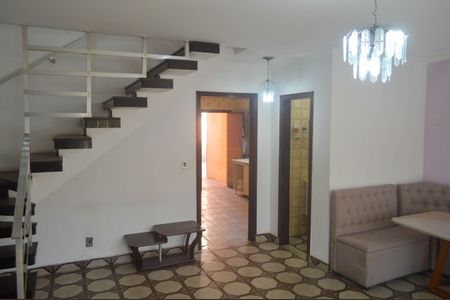 Casa à venda com 360m², 3 quartos e 5 vagasSala