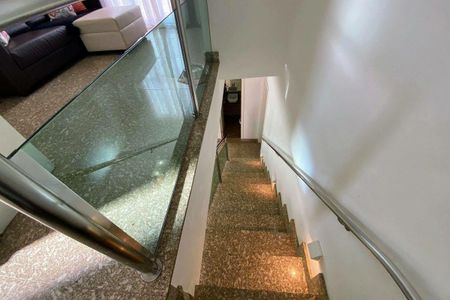 Apartamento à venda com 280m², 4 quartos e 4 vagasEscada