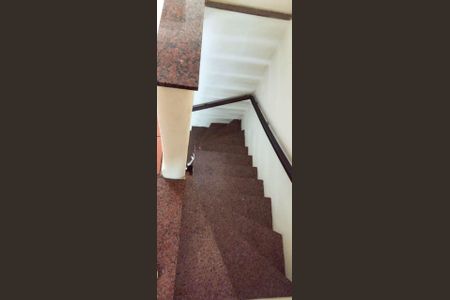 Casa à venda com 291m², 3 quartos e 2 vagasEscada