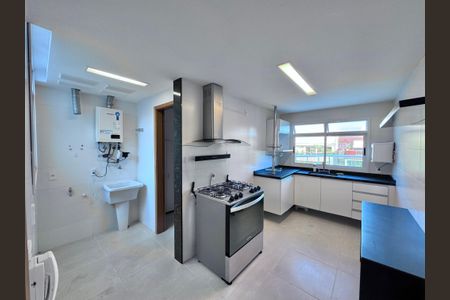 Apartamento à venda com 306m², 3 quartos e 3 vagasCozinha e Área de Serviço