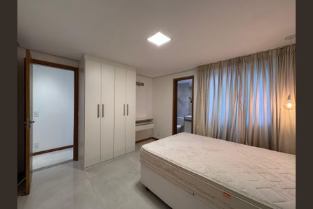 Apartamento à venda com 306m², 3 quartos e 3 vagasSuíte 2