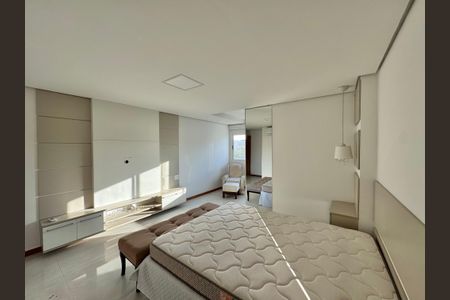 Apartamento à venda com 306m², 3 quartos e 3 vagasSuíte 3