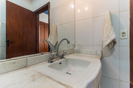 Apartamento à venda com 105m², 2 quartos e sem vagaBanheiro da Suíte