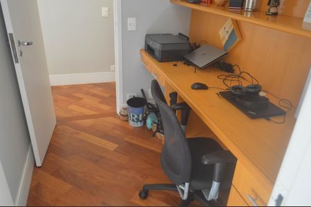 Apartamento à venda com 93m², 3 quartos e sem vaga Apartamento à venda com 93m², 3 quartos e sem vagaEscritório