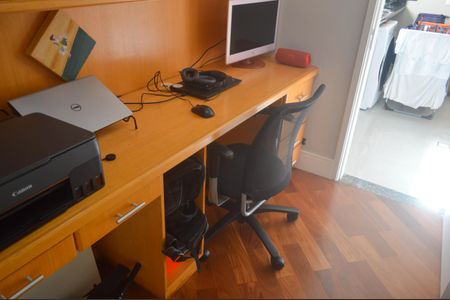 Apartamento à venda com 93m², 3 quartos e sem vaga Apartamento à venda com 93m², 3 quartos e sem vagaEscritório