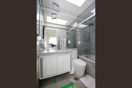 Apartamento à venda com 143m², 3 quartos e 3 vagas Apartamento à venda com 143m², 3 quartos e 3 vagasBanheiro da Suíte