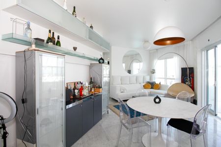 Apartamento à venda com 143m², 3 quartos e 3 vagas Apartamento à venda com 143m², 3 quartos e 3 vagasSala