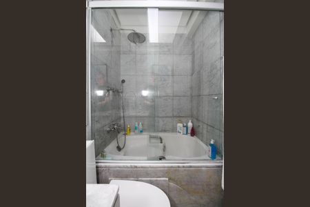 Apartamento à venda com 143m², 3 quartos e 3 vagas Apartamento à venda com 143m², 3 quartos e 3 vagasBanheiro da Suíte