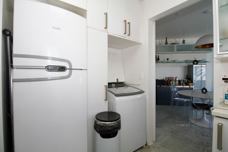 Apartamento à venda com 143m², 3 quartos e 3 vagas Apartamento à venda com 143m², 3 quartos e 3 vagasÁrea de Serviço