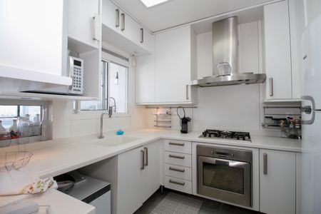Apartamento à venda com 143m², 3 quartos e 3 vagas Apartamento à venda com 143m², 3 quartos e 3 vagasCozinha