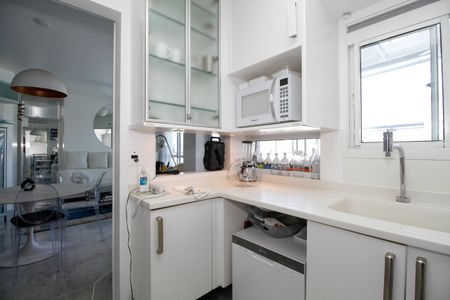 Apartamento à venda com 143m², 3 quartos e 3 vagas Apartamento à venda com 143m², 3 quartos e 3 vagasCozinha