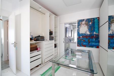 Apartamento à venda com 143m², 3 quartos e 3 vagas Apartamento à venda com 143m², 3 quartos e 3 vagasSuíte