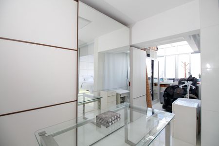 Apartamento à venda com 143m², 3 quartos e 3 vagas Apartamento à venda com 143m², 3 quartos e 3 vagasSuíte