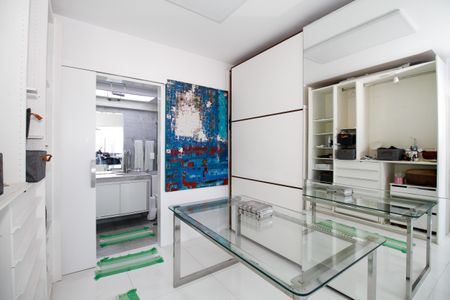 Apartamento à venda com 143m², 3 quartos e 3 vagas Apartamento à venda com 143m², 3 quartos e 3 vagasSuíte