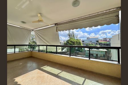 Apartamento à venda com 91m², 3 quartos e 1 vaga Apartamento à venda com 91m², 3 quartos e 1 vagaVaranda