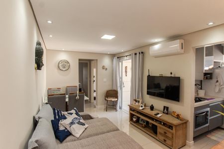 Apartamento à venda com 50m², 2 quartos e 1 vaga Apartamento à venda com 50m², 2 quartos e 1 vagaSala