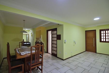 Casa à venda com 146m², 3 quartos e 2 vagasSala