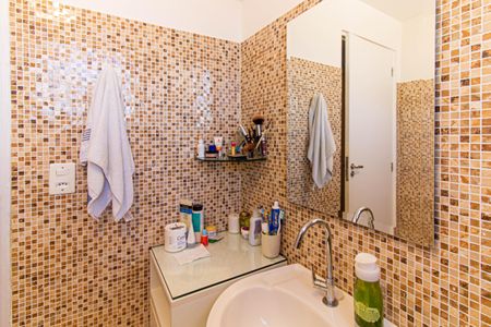 Apartamento à venda com 70m², 2 quartos e sem vagaBanheiro
