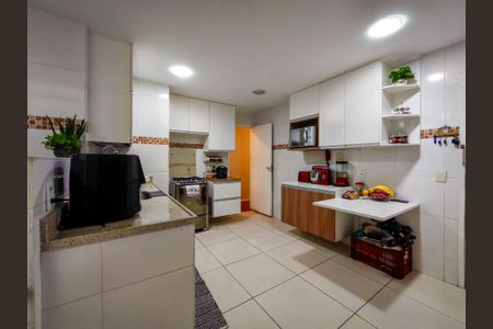 Apartamento à venda com 124m², 3 quartos e 2 vagasCozinha