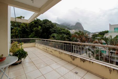 Apartamento à venda com 274m², 4 quartos e 5 vagas Apartamento à venda com 274m², 4 quartos e 5 vagasVaranda