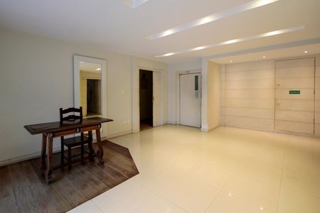 Apartamento à venda com 274m², 4 quartos e 5 vagas Apartamento à venda com 274m², 4 quartos e 5 vagasPortaria