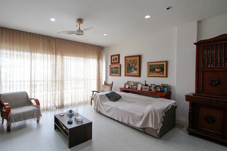 Apartamento à venda com 274m², 4 quartos e 5 vagas Apartamento à venda com 274m², 4 quartos e 5 vagasSala