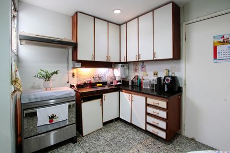 Apartamento à venda com 274m², 4 quartos e 5 vagas Apartamento à venda com 274m², 4 quartos e 5 vagasCozinha