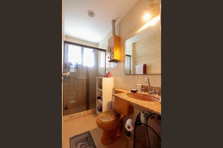 Apartamento à venda com 274m², 4 quartos e 5 vagas Apartamento à venda com 274m², 4 quartos e 5 vagasBanheiro da Suíte 1