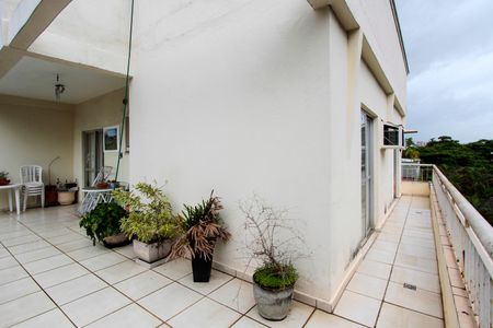 Apartamento à venda com 274m², 4 quartos e 5 vagas Apartamento à venda com 274m², 4 quartos e 5 vagasVaranda