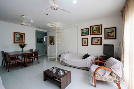 Apartamento à venda com 274m², 4 quartos e 5 vagas Apartamento à venda com 274m², 4 quartos e 5 vagasSala