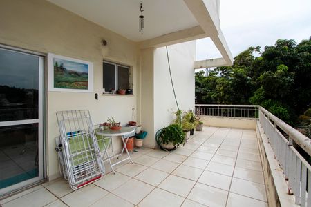 Apartamento à venda com 274m², 4 quartos e 5 vagas Apartamento à venda com 274m², 4 quartos e 5 vagasVaranda