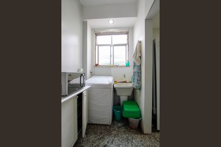 Apartamento à venda com 274m², 4 quartos e 5 vagas Apartamento à venda com 274m², 4 quartos e 5 vagasÁrea de Serviço