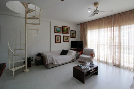 Apartamento à venda com 274m², 4 quartos e 5 vagas Apartamento à venda com 274m², 4 quartos e 5 vagasSala