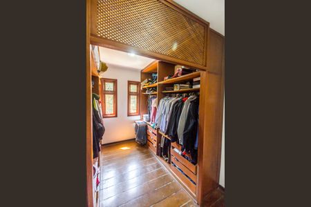 Casa à venda com 386m², 4 quartos e 4 vagasCloset da suíte